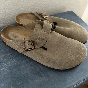 Birkenstock clogs neutral suede size 41 narrow. Barely worn. Boston